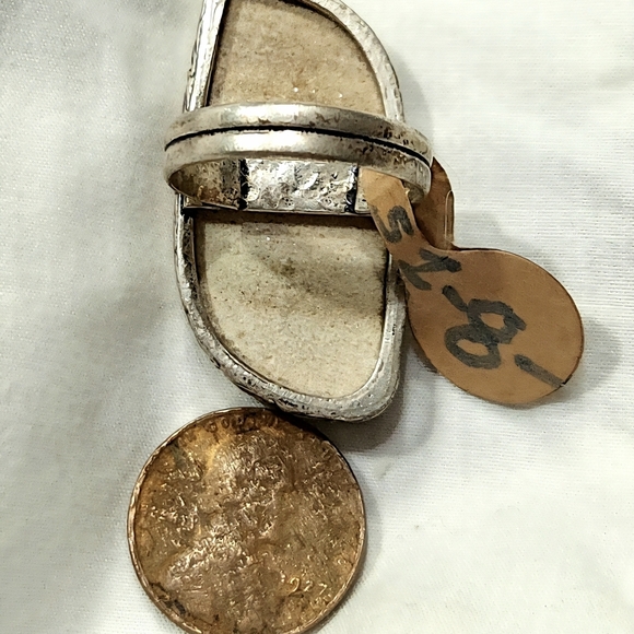 Artistic Stone Ring with Engraved Band - Picture 6 of 6